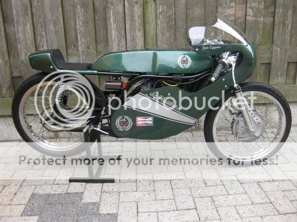 http://i734.photobucket.com/albums/ww347/sukkyyakky3/EGA%20Sachs%20125cc%20Jan%20Eggens%20Assen/IMG_2028_zps66975ef7.jpg